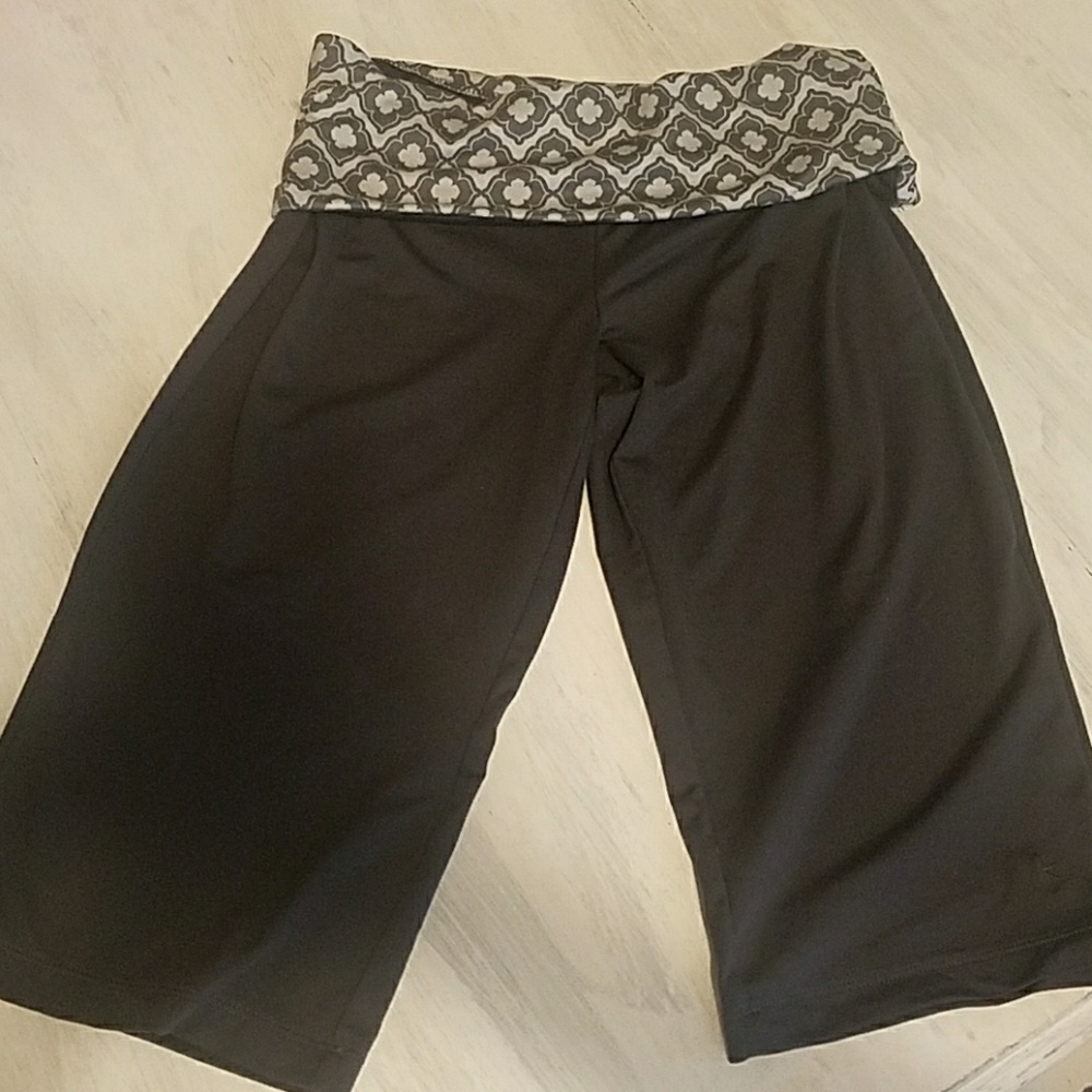 Danskin cropped work out pants